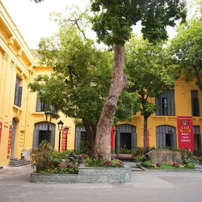 NÉT ĐẸP CỦA NGÔI TRƯỜNG CỔ KÍNH HƠN 100 NĂM TUỔI